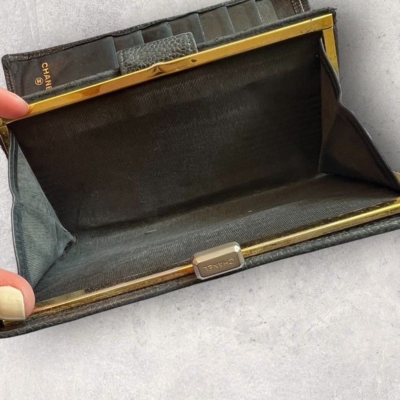 Chanel • Black Caviar Leather Vintage Wallet - Picture 8 of 9